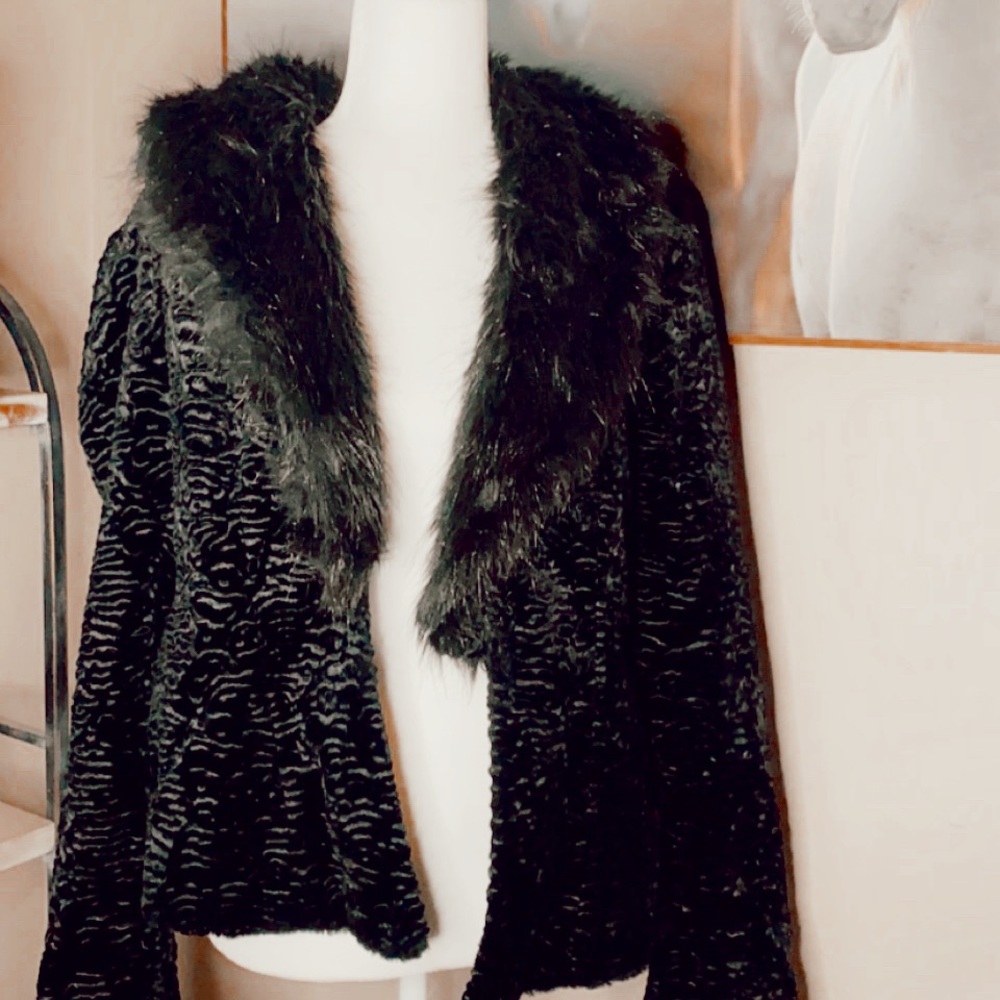 adore || black fur velvet over-coat
